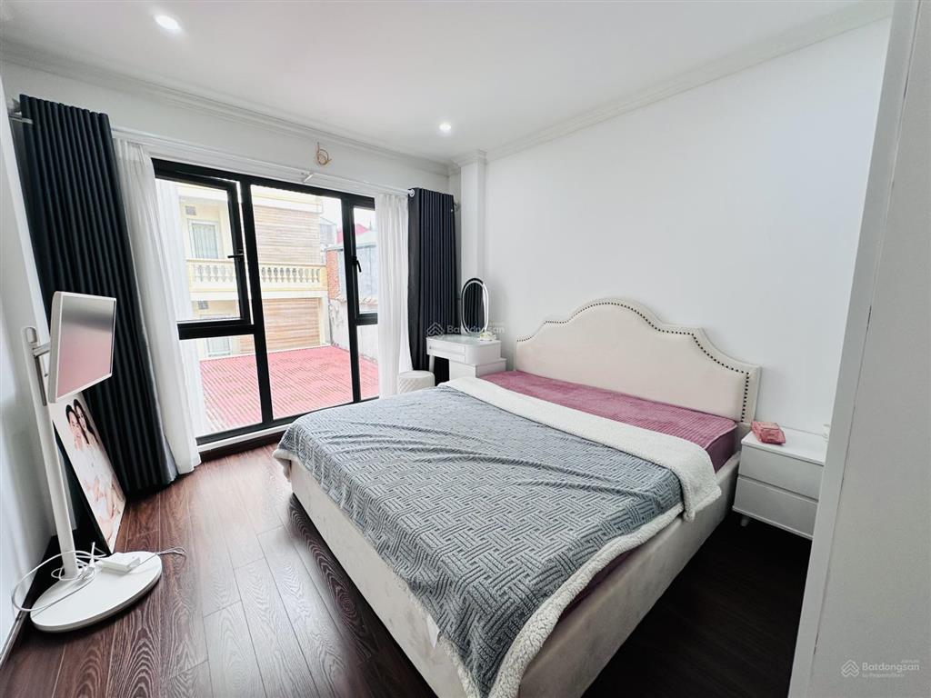 Nhà đẹp, ngõ 175 lạc long quân, cầu giấy, 50m2, 5 tầng, giá 10,3 tỷ, ôtô đỗ cửa, vài phút ra hồ tây