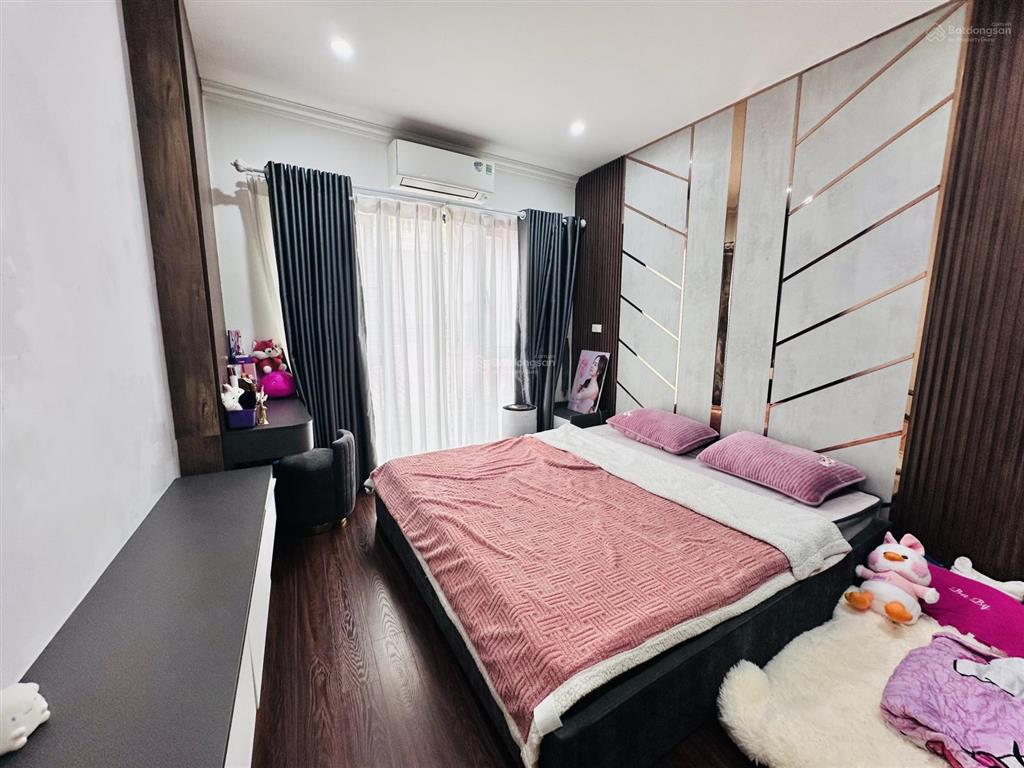 Nhà đẹp, ngõ 175 lạc long quân, cầu giấy, 50m2, 5 tầng, giá 10,3 tỷ, ôtô đỗ cửa, vài phút ra hồ tây
