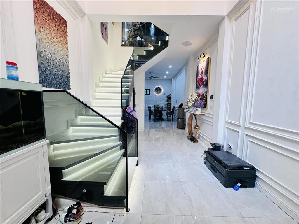 Nhà đẹp, ngõ 175 lạc long quân, cầu giấy, 50m2, 5 tầng, giá 10,3 tỷ, ôtô đỗ cửa, vài phút ra hồ tây