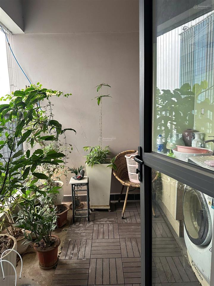 Chính chủ thiện chí bán căn 81.9m2 2pn 2wc dự án golden palm. ban công đông nam, tầng đẹp