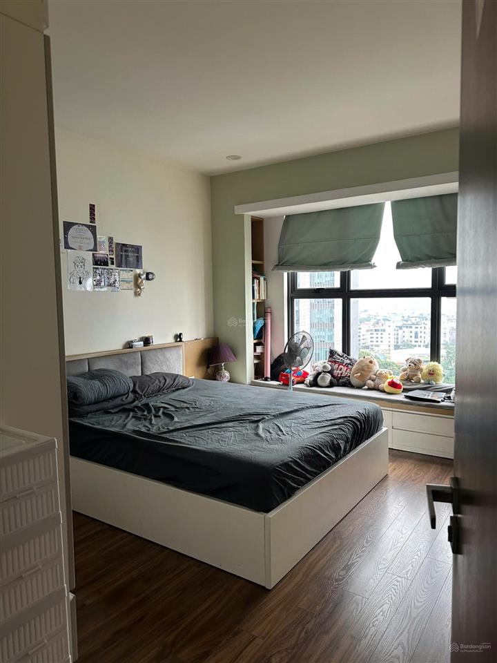 Chính chủ thiện chí bán căn 81.9m2 2pn 2wc dự án golden palm. ban công đông nam, tầng đẹp