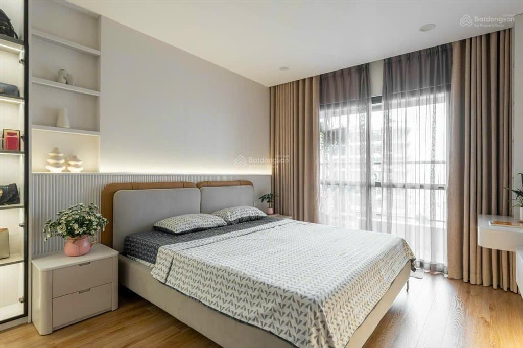 Cam kết giá thật  dự án golden paml 129.8m2 3pn 2wc. tầng trung, nội thất hoàn thiện. gía 125tr/m2