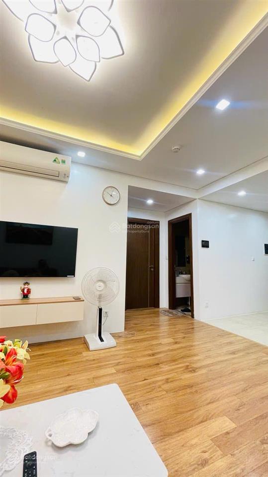 Chính chủ gửi bán căn hộ goldseason  tòa spring  66m2 2pn 2wc nội thất đầy đủ. cam kết giá thật