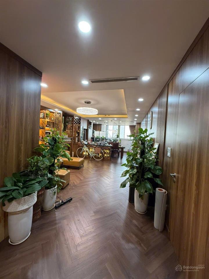 Chính chủ cần bán heitower 103,6m2 3pn 2vs. nội thất đầy đủ, tầng đẹp, có slot ô tô, giá chỉ 9 tỷ