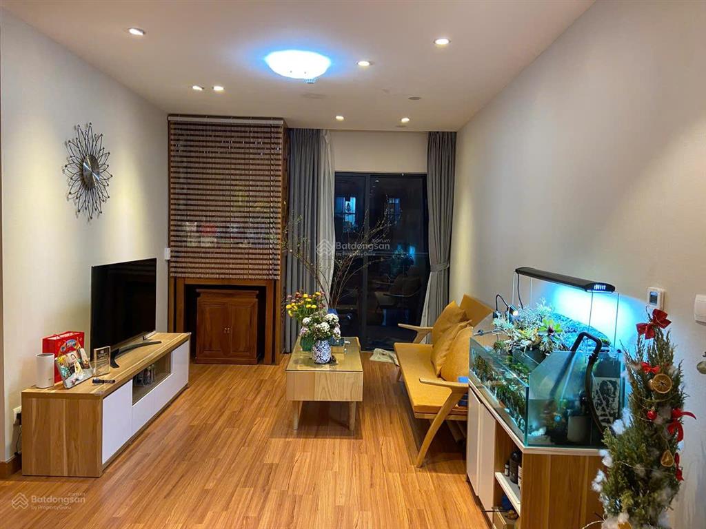 Chính chủ bán căn góc tòa au dự án gold season 102m2 3pn 2wc. nội thất đầy đủ, có slot ô tô