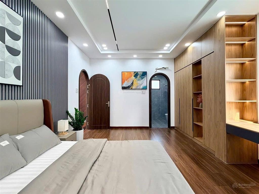 Chuyên cơ mặt đất chưa tới 100tr/m2, nhà đẹp full nt  3 tầng thiết kế villa chào chỉ 10tỷ9 tl