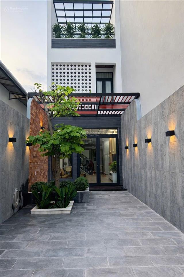 Chuyên cơ mặt đất chưa tới 100tr/m2, nhà đẹp full nt  3 tầng thiết kế villa chào chỉ 10tỷ9 tl