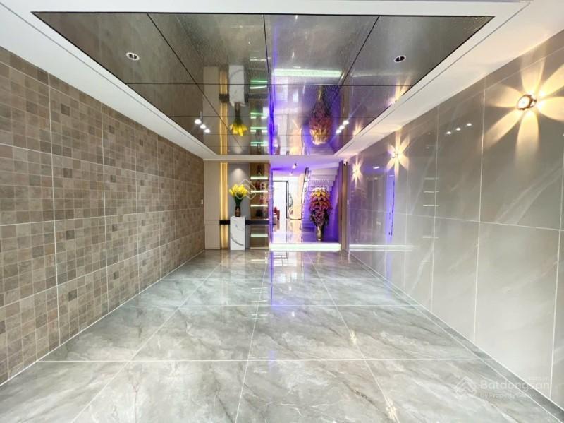 Bán gấp! chủ giảm 700tr  nhà phố cao cấp có thang máy  xe hơi ngủ trong nhà  phạm văn chiêu.