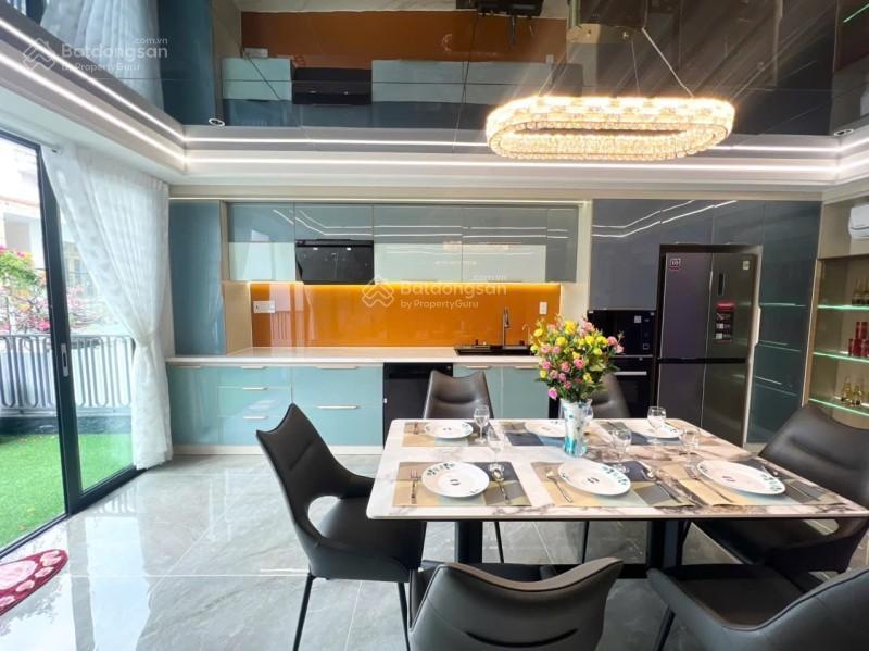 Bán gấp! chủ giảm 700tr  nhà phố cao cấp có thang máy  xe hơi ngủ trong nhà  phạm văn chiêu.