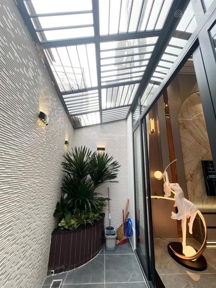 Bán gấp! chủ giảm 700tr  nhà phố cao cấp có thang máy  xe hơi ngủ trong nhà  phạm văn chiêu.