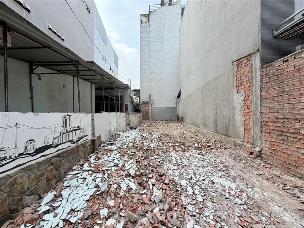 Đất đẹp đối diện đại học văn lang. phan văn trị, gv  hxh 5m dt 80m2 nở hậu tài lộc chỉ 11tỷ6 tl