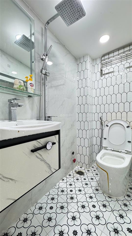 Mặt tiền phan văn trị, bình thạnh. diện tích 55m2 chỉ 12,2 tỷ. 5 tầng, 6pn.