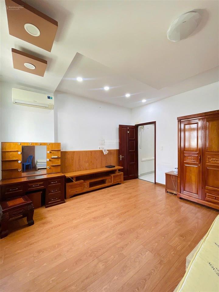 Nhà phố đẹp hiếm. dương quảng hàm, gv  hxh tới nhà  60m2 cn  1 căn ra mặt tiền chỉ 7t2 tl tốt
