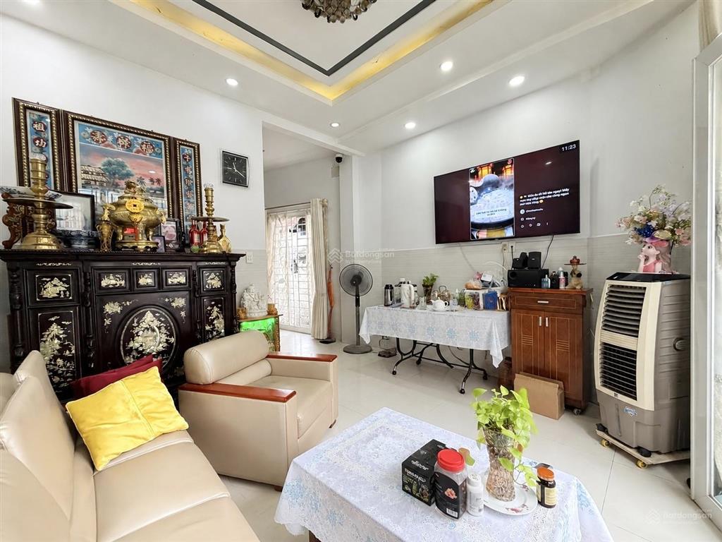 Nhà phú nhuận vip. nguyễn đình chính  hxh  cách mặt tiền vài bước  dt 71m2 ngon chỉ 10t tl ngay