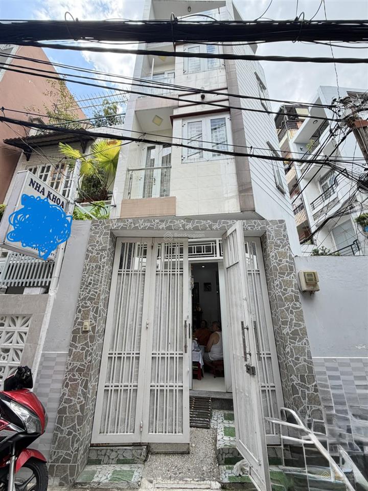 Nhà phú nhuận vip. nguyễn đình chính  hxh  cách mặt tiền vài bước  dt 71m2 ngon chỉ 10t tl ngay
