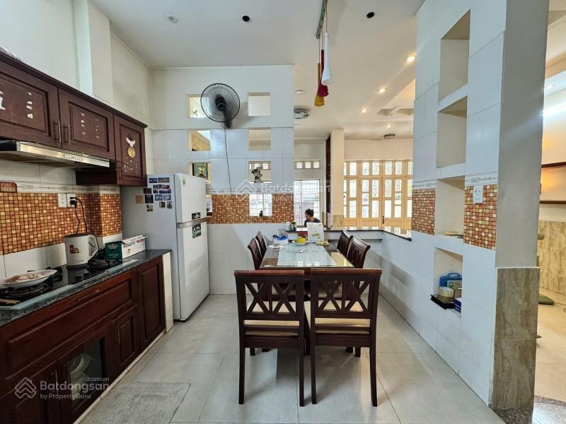 Cơ hội đầu tư! sau đh văn lang nhà dt 115m2 nở hậu đẹp xe hơi vô nhà tại dương quảng hàm. giá 12.5t