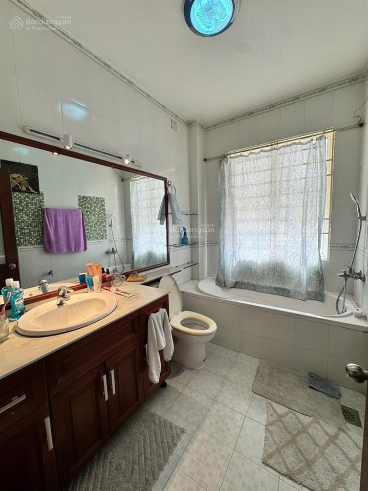 Cơ hội đầu tư! sau đh văn lang nhà dt 115m2 nở hậu đẹp xe hơi vô nhà tại dương quảng hàm. giá 12.5t