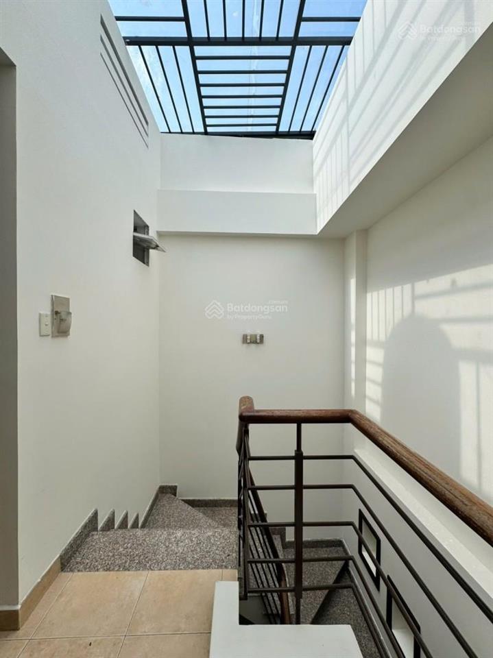 Cơ hội đầu tư! sau đh văn lang nhà dt 115m2 nở hậu đẹp xe hơi vô nhà tại dương quảng hàm. giá 12.5t