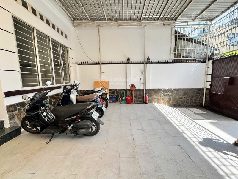 Cơ hội đầu tư! sau đh văn lang nhà dt 115m2 nở hậu đẹp xe hơi vô nhà tại dương quảng hàm. giá 12.5t