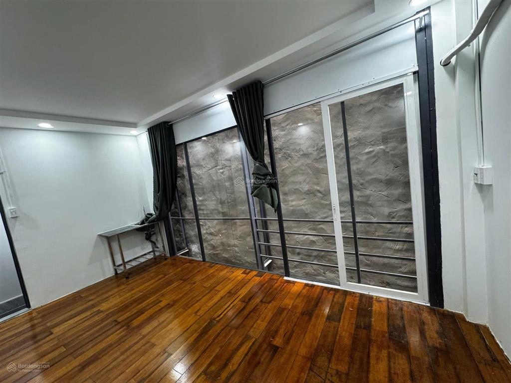 Căn hộ dịch vụ mới tinh. phan văn trị, gv  phòng đẹp cửa sổ trời  máy lạnh chỉ 3tr5/ 1 tháng