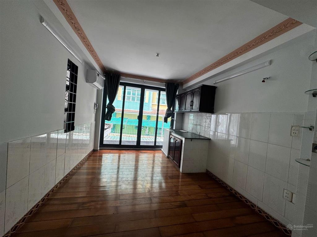 Cho thuê phòng trọ mới, đối diện emart phan văn trị, gv. chỉ 3,2tr, nhà vs riêng