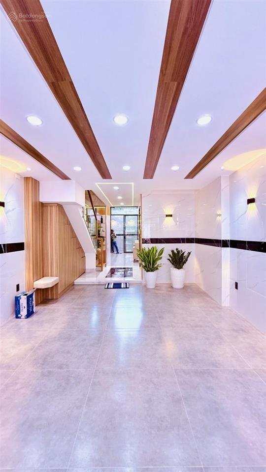 Siêu phẩm 6 tầng  thang máy  6 phòng ngay gần công viên làng hoa  hẻm xe hơi  có gara ô tô