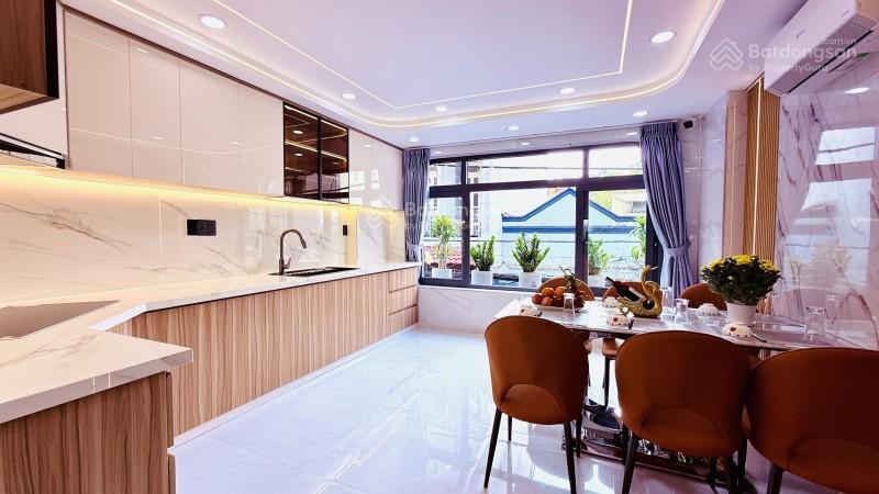 Siêu phẩm 6 tầng  thang máy  6 phòng ngay gần công viên làng hoa  hẻm xe hơi  có gara ô tô