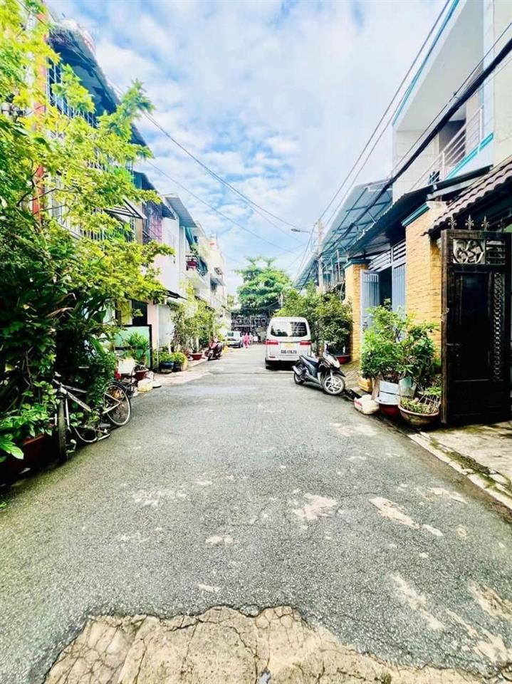 Diện tích đẹp, hẻm xe hơi vô nhà, gần nhà ga t3. đường huỳnh văn nghệ, p.12, gò vấp