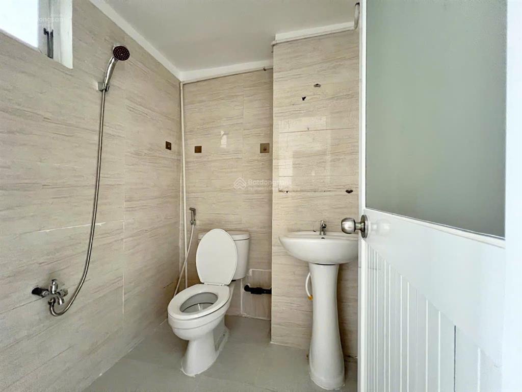 Phòng trên đường 566 nguyễn thái sơn, p5, gò vấp. giáp đại học công nghiệp và văn lang