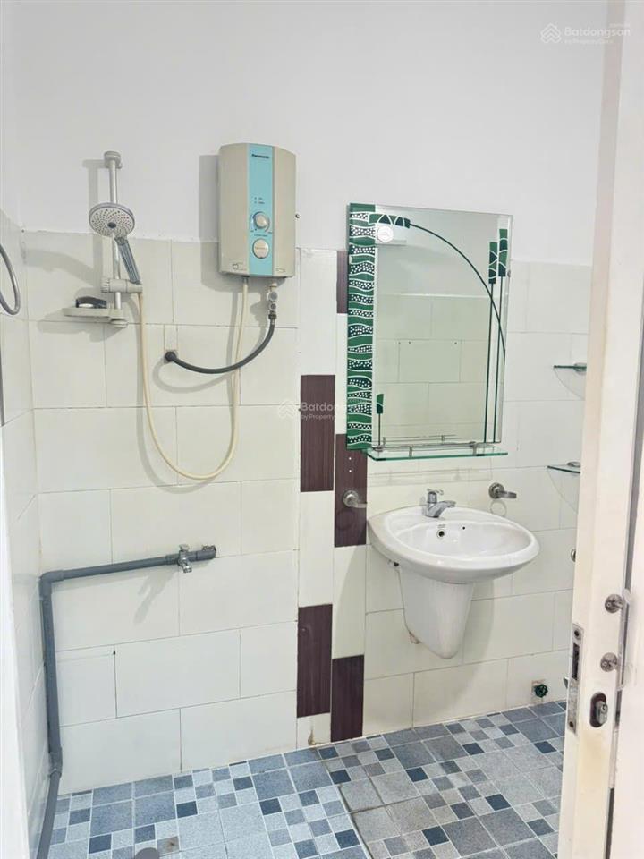 Căn hộ nguyên tầng. đs 21, gv  có 2pn  giờ giấc tự do  gần iuh hướng đi trung tâm chỉ 7tr/1t