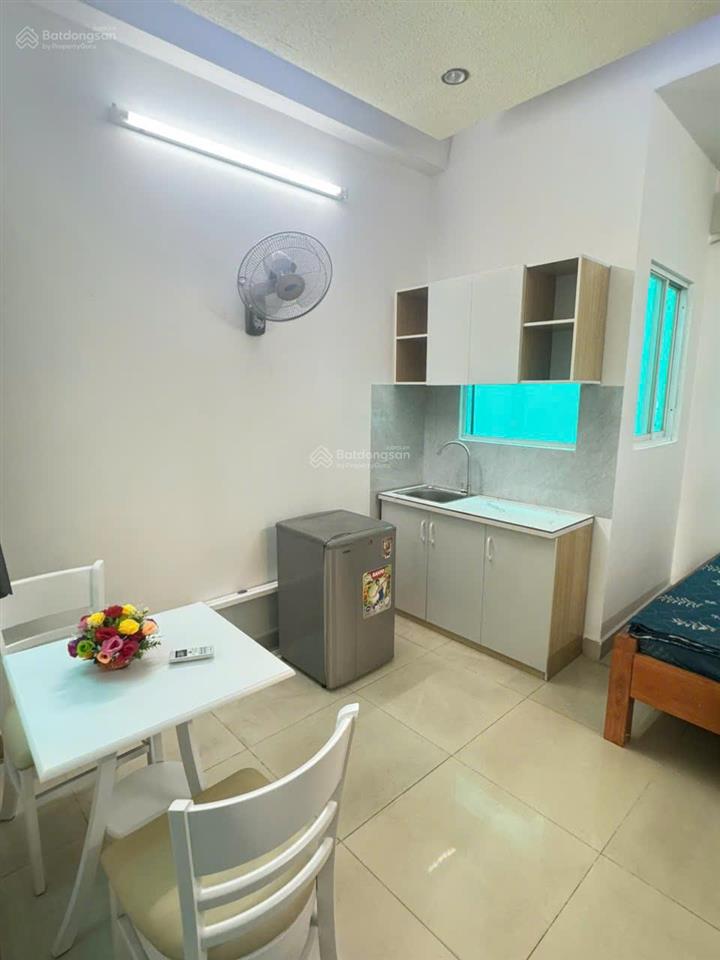 Căn hộ nguyên tầng. đs 21, gv  có 2pn  giờ giấc tự do  gần iuh hướng đi trung tâm chỉ 7tr/1t