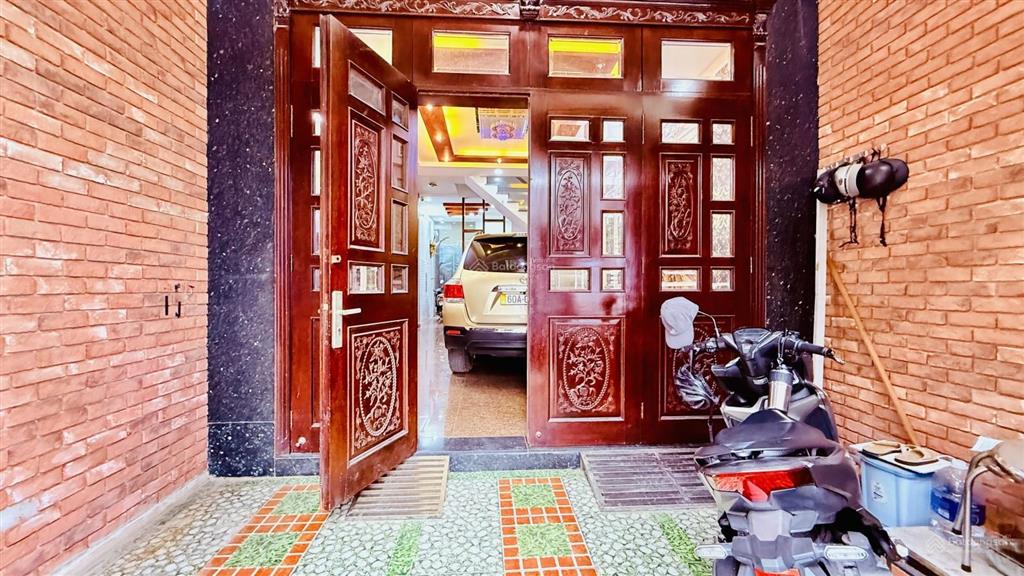 Nhà đẹp. phan huy ích, gò vấp  xe hơi vô nhà  2 mặt tiền hiếm  xe tải 10m chỉ 9t còn tl