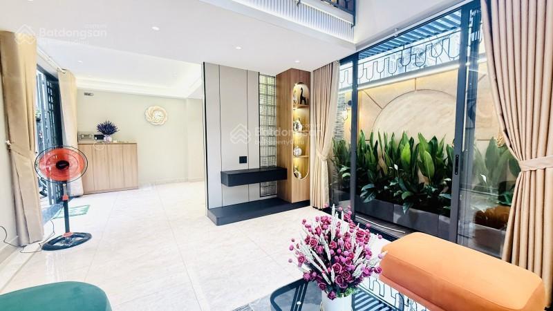 Nhà mới xây 100% lô góc 3 mặt thoáng mát. dt 55m2 trên đường nguyễn văn khối. giá 7,48 tỷ