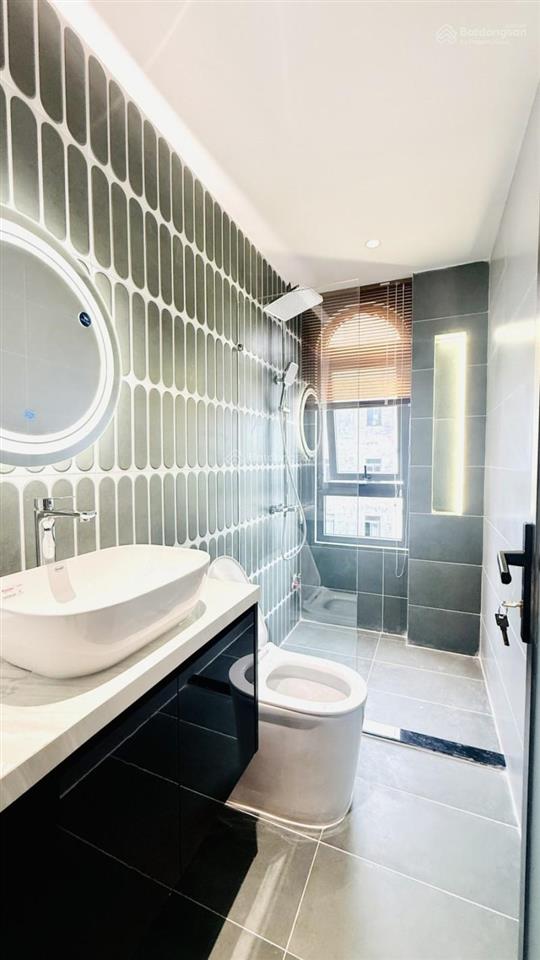Nhà mới xây 100% lô góc 3 mặt thoáng mát. dt 55m2 trên đường nguyễn văn khối. giá 7,48 tỷ