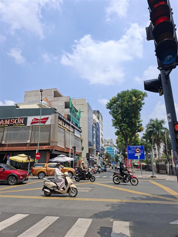 Bán nhà mặt tiền đường hồng hà khu sân bay phường 2 tân bình. dt 4,2 x 17. xây 4 tầng