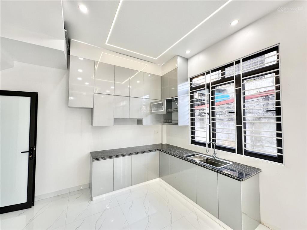 Hàng hiếm nhà 4 tầng ngay sau cấp 3 đồng hoà, khu vực trung tâm tiện ích nhất