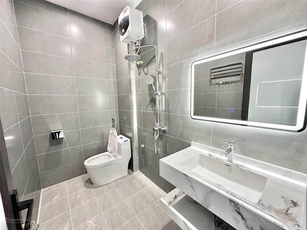 Hàng hiếm nhà 4 tầng ngay sau cấp 3 đồng hoà, khu vực trung tâm tiện ích nhất