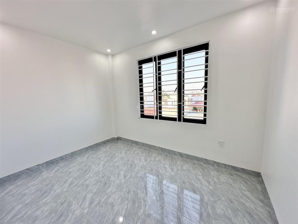 Hàng hiếm nhà 4 tầng ngay sau cấp 3 đồng hoà, khu vực trung tâm tiện ích nhất