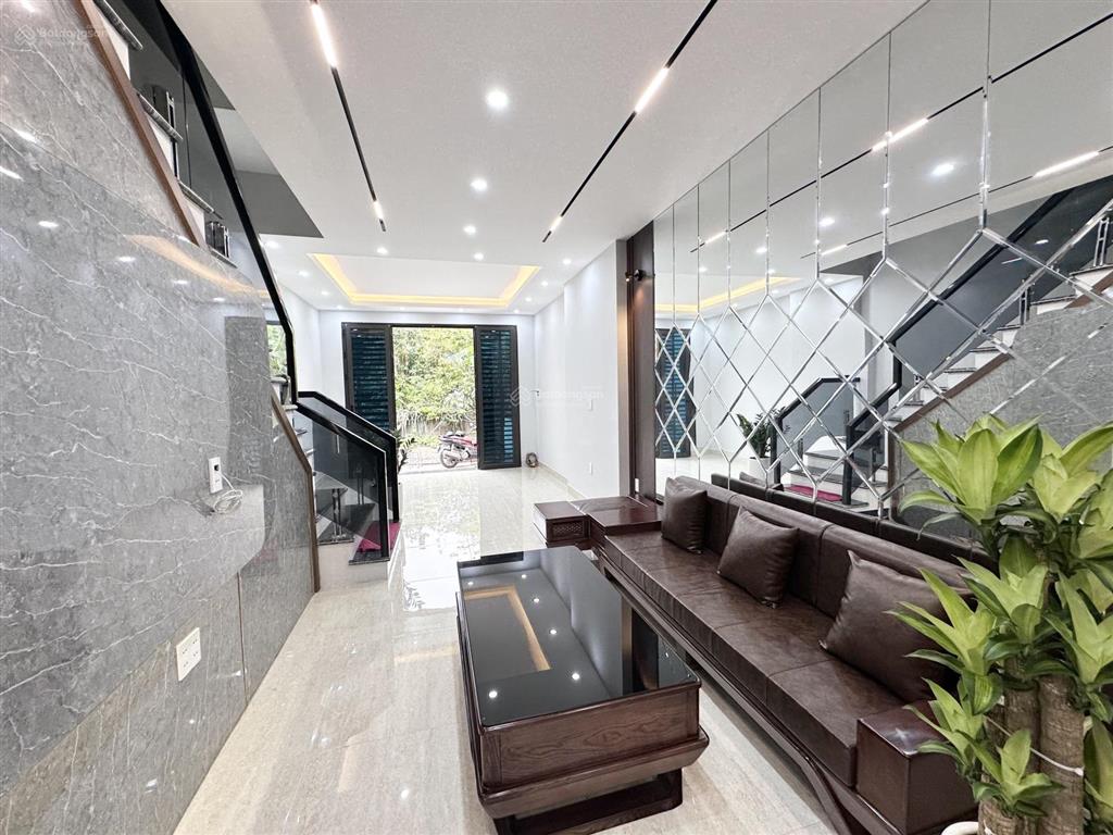 Nhà 3 tầng đầy đủ nội thất gần ngã 3 sở dầu, hồng bàng về ở ngay