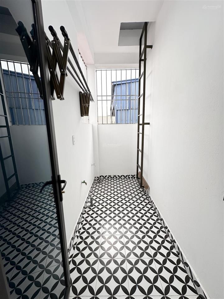 Nhà 3 tầng đầy đủ nội thất gần ngã 3 sở dầu, hồng bàng về ở ngay