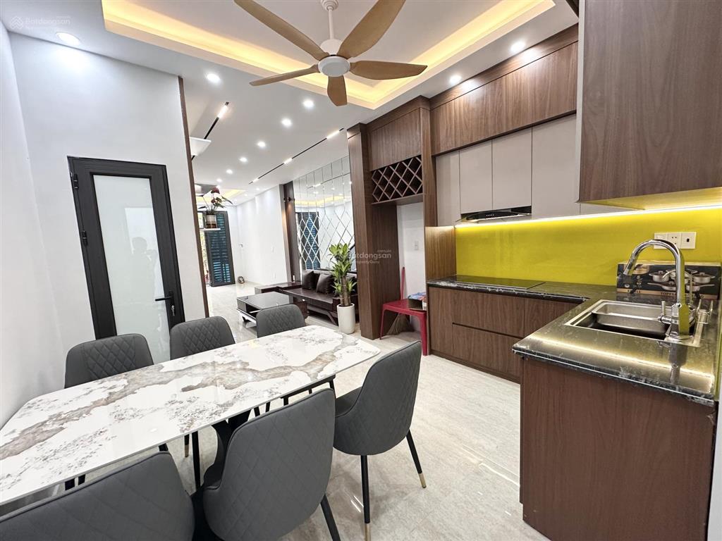 Nhà 3 tầng đầy đủ nội thất gần ngã 3 sở dầu, hồng bàng về ở ngay