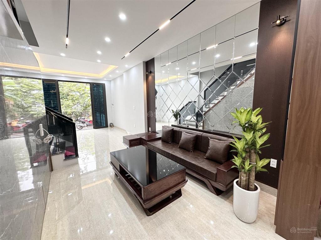 Nhà 3 tầng đầy đủ nội thất gần ngã 3 sở dầu, hồng bàng về ở ngay