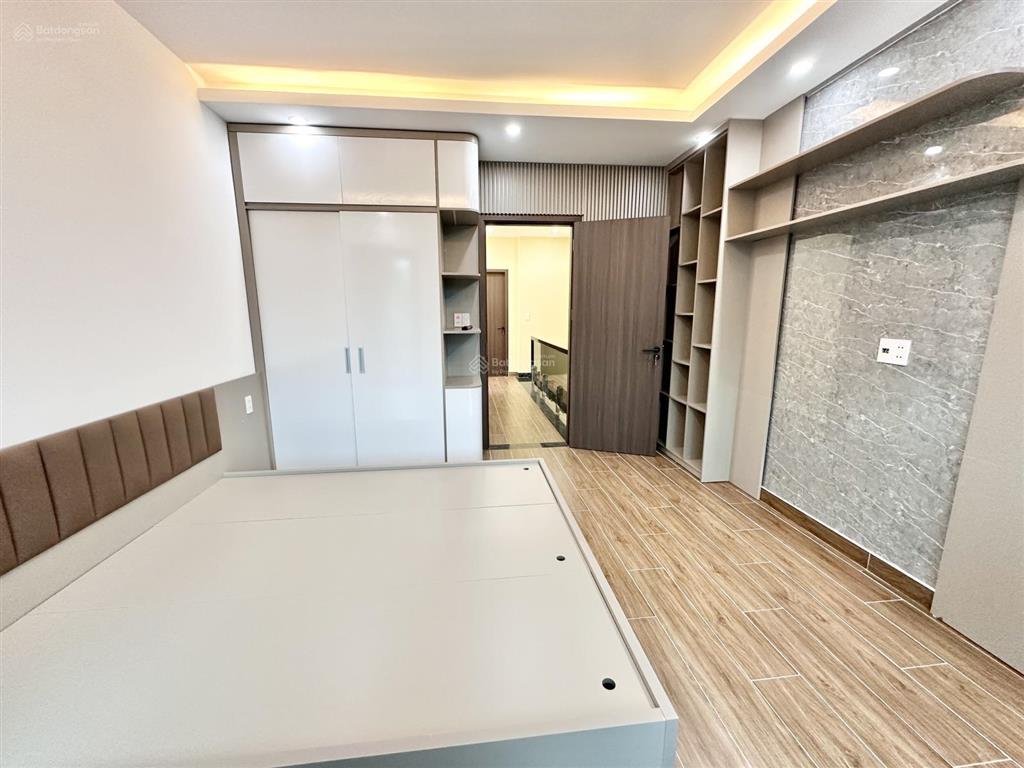 Nhà 3 tầng đầy đủ nội thất gần ngã 3 sở dầu, hồng bàng về ở ngay