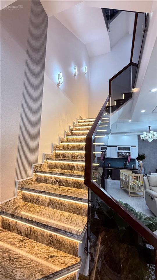 Siêu phẩm nhà đẹp 4 tầng độc lập tại phân lô hồ đá hồng bàng, hải phòng