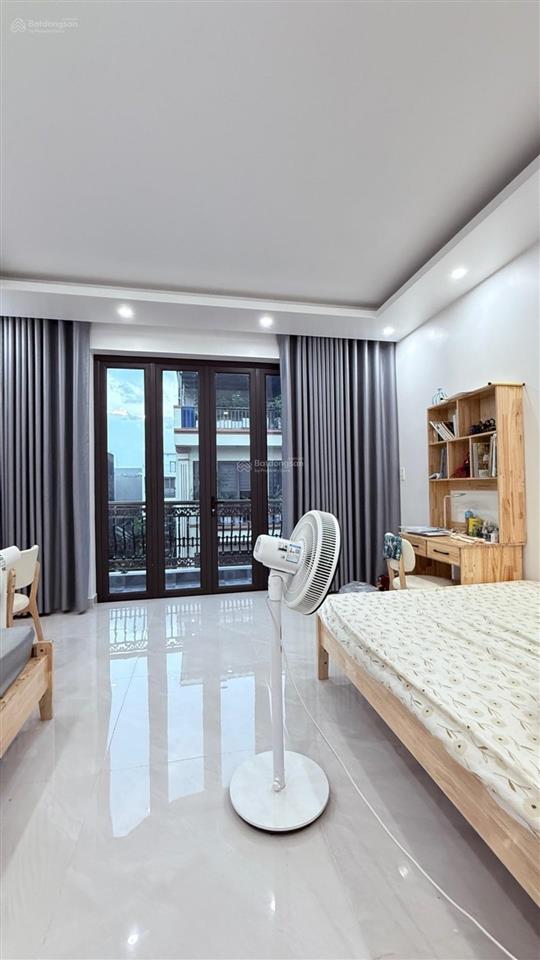 Siêu phẩm nhà đẹp 4 tầng độc lập tại phân lô hồ đá hồng bàng, hải phòng