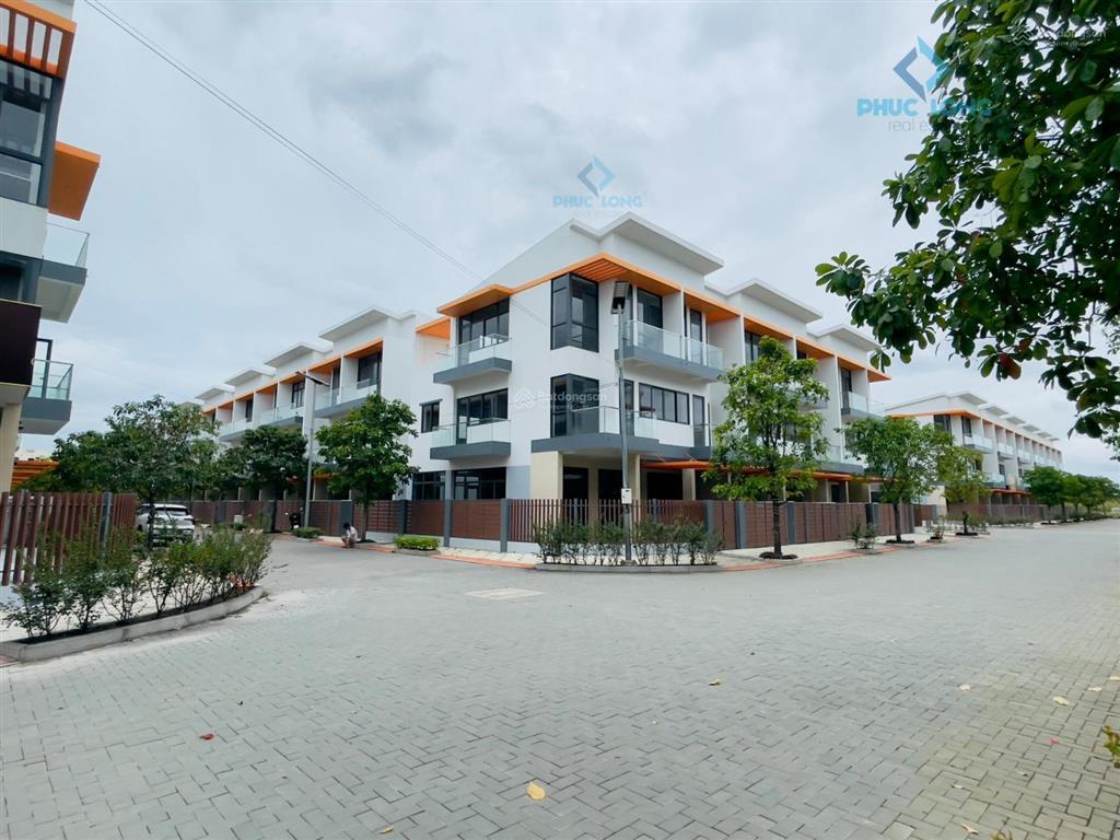 Nhà phố cách phú mỹ hưng 20 phút đầy đủ tiện ích, giá chỉ 4.2 tỷ   0929 535 ***