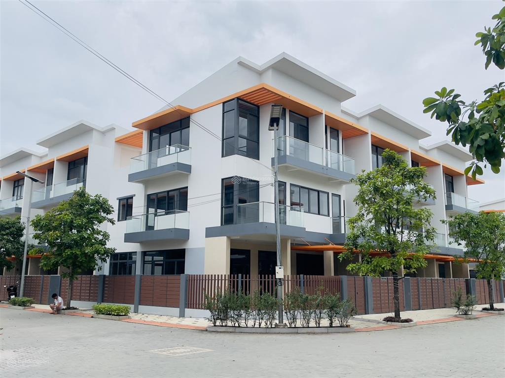 Nhà phố cách phú mỹ hưng 20 phút đầy đủ tiện ích, giá chỉ 4.2 tỷ   0929 535 ***
