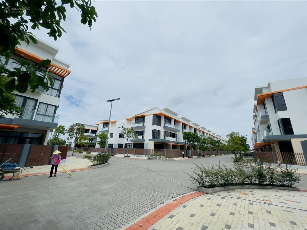 Nhà phố cách phú mỹ hưng 20 phút đầy đủ tiện ích, giá chỉ 4.2 tỷ   0929 535 ***