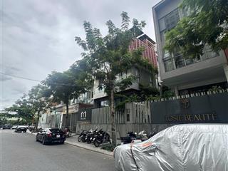 Biệt thự quận 7, the golden star
