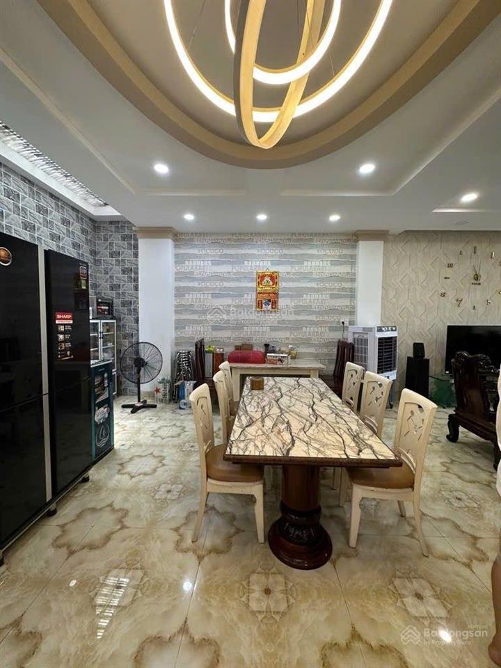 Nhà mặt tiền ngang khủng 10m, 5 tầng rộng mênh mông, cao lỗ ngay parc mall p4, q8